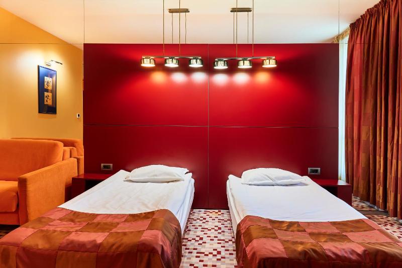 Monet Hotel - image 25
