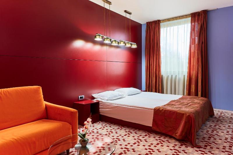 Monet Hotel - image 30