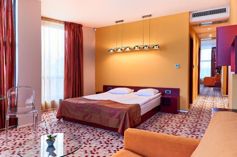 Monet Hotel - image 34