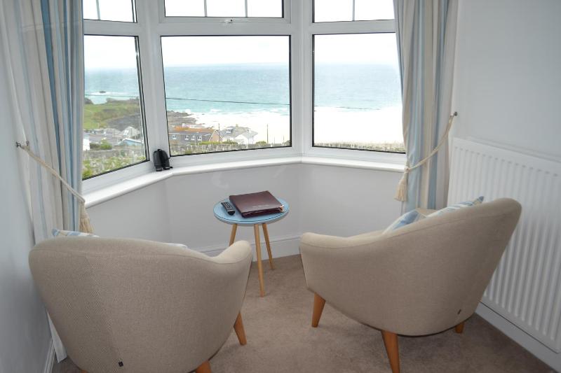 Double Room with Sea View image 3