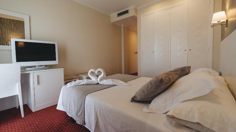 Deluxe Double Room image 4