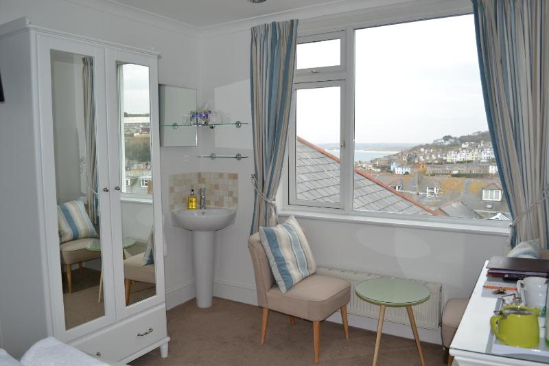 Double Room with Private External Bathroom image 3