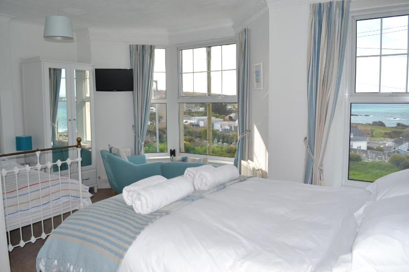 Family Room with Sea View image 1