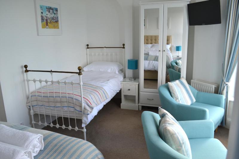 Family Room with Sea View image 3