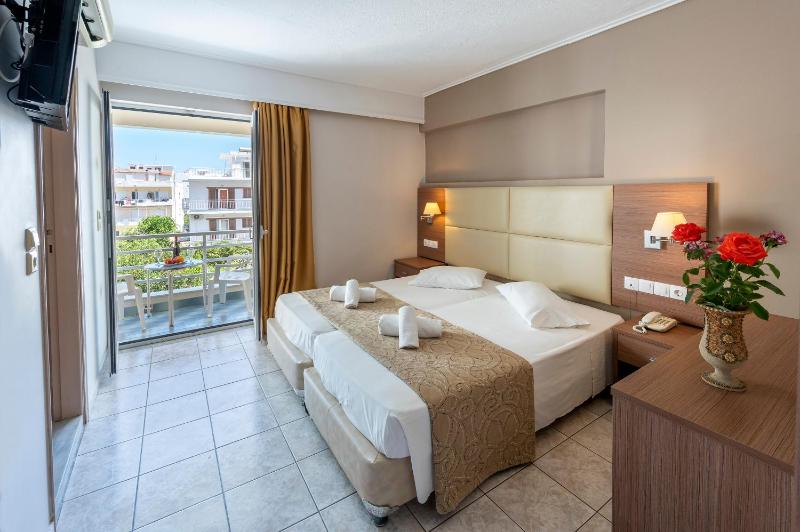 Superior Twin Room image 1