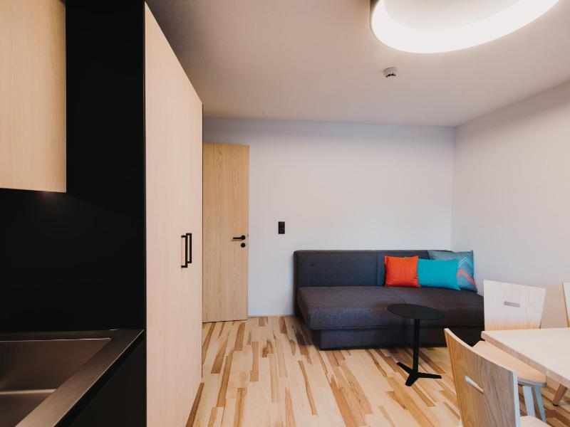 Studio with Balcony image 3