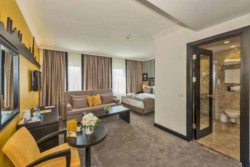 Grand Deluxe Double Room image 4