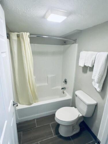 King Room - Non-Smoking image 4
