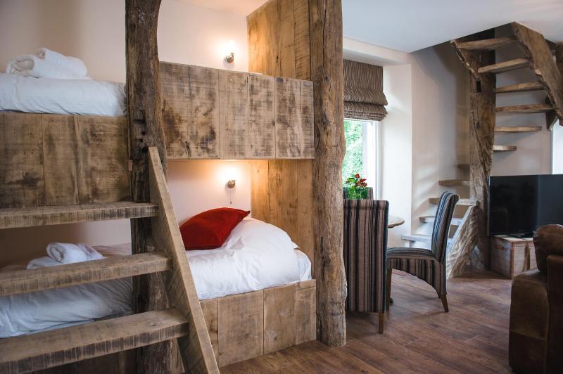 Family Suite (4 Adults) - Snug 1 image 4