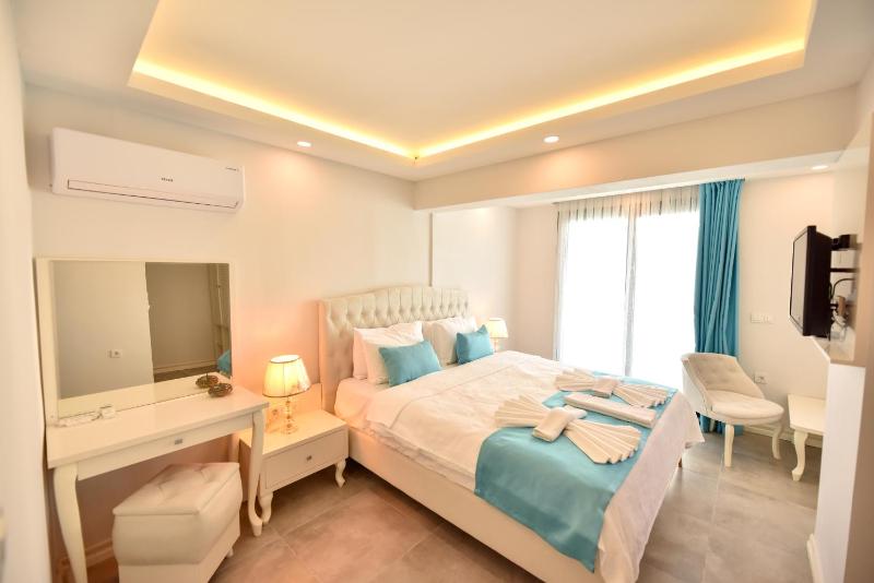 Double Swim-up Room image 1