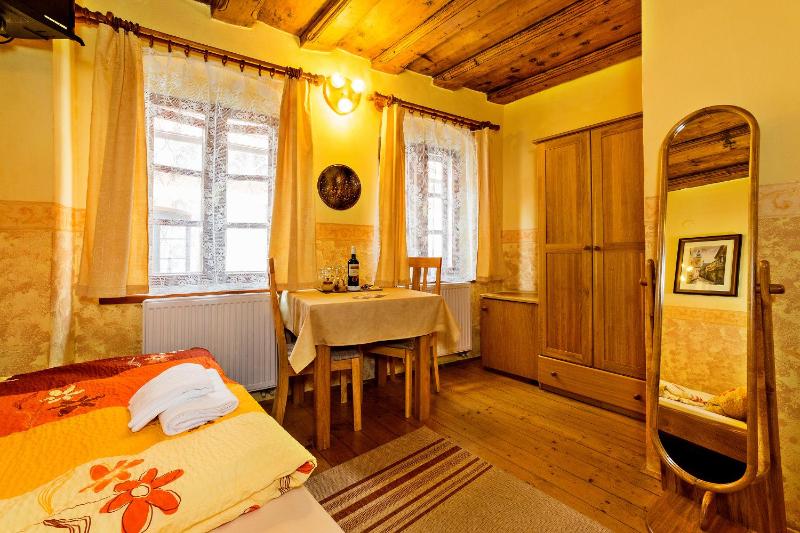 Standard Triple Room image 3