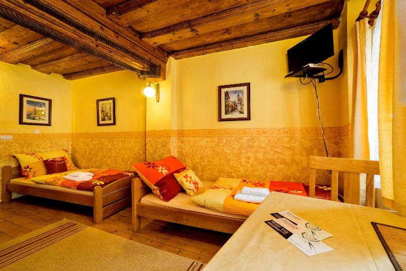 Standard Triple Room image 2
