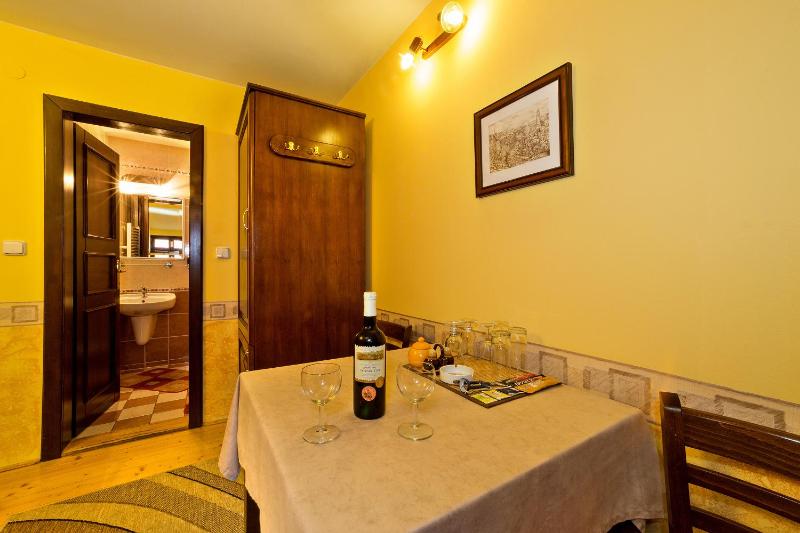 Standard Triple Room image 2