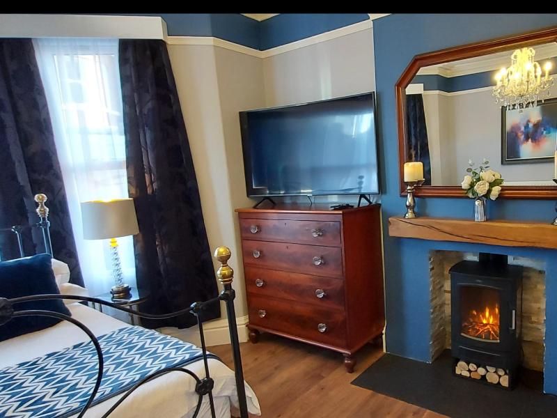 Deluxe Double Room image 4