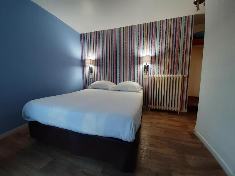 Double Room image 3