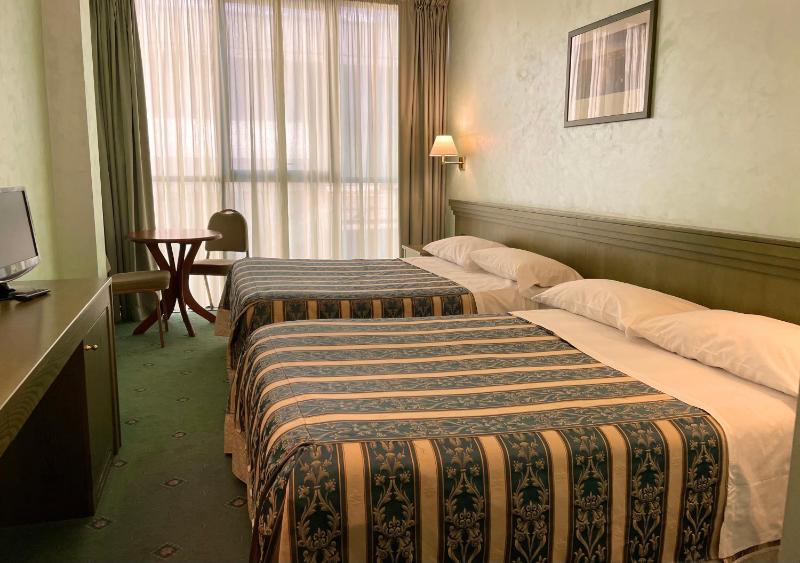 Standard Double or Twin Room image 4
