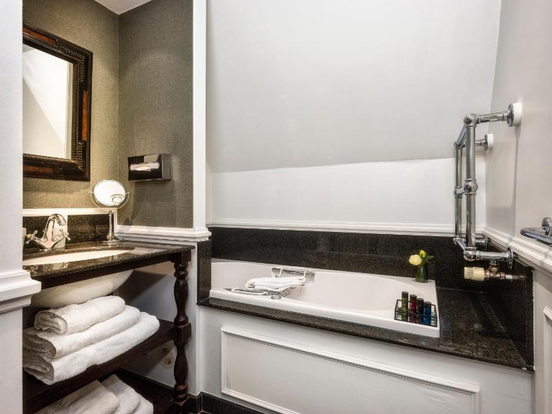 Junior Suite image 1