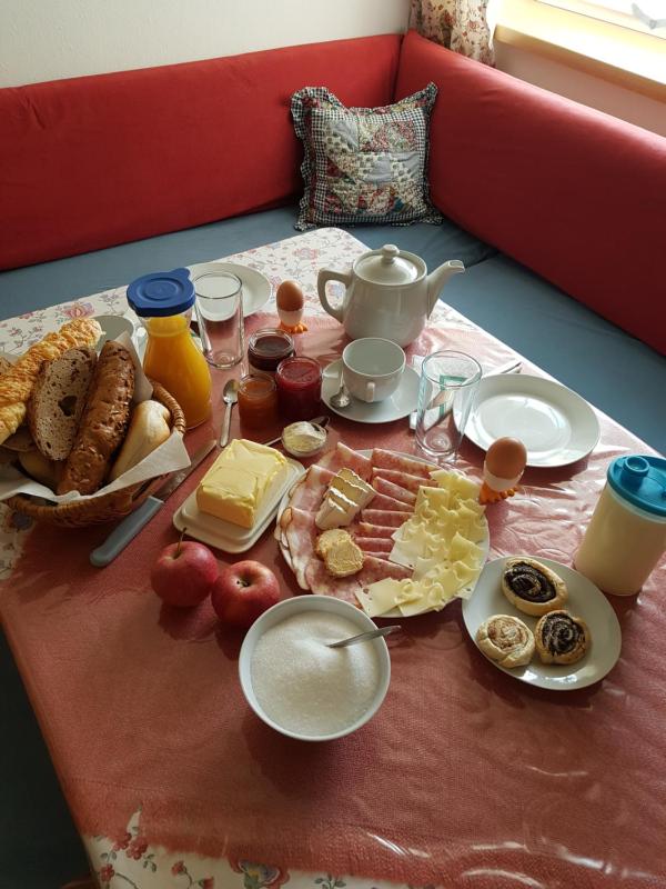 One-Bedroom Apartment image 2