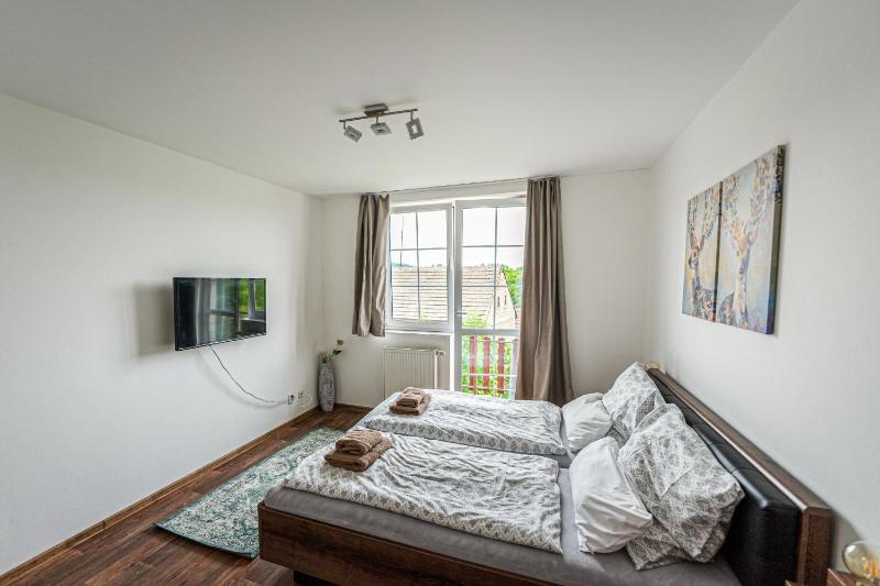 Double Room with Mountain View image 3