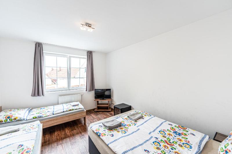 Standard Triple Room image 2