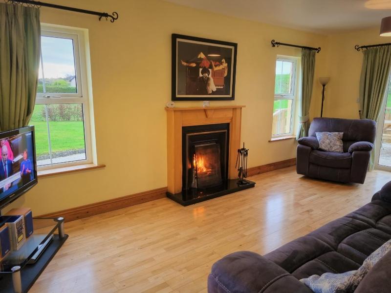Three-Bedroom House(Millstone Cottages No.1) w/ Hot Tub image 4
