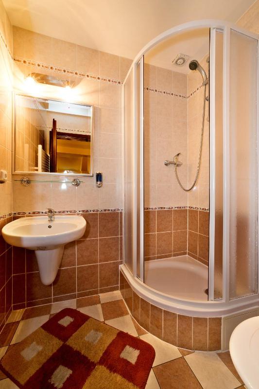 Standard Triple Room image 4