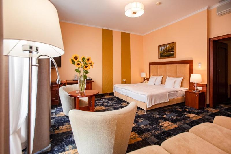 Superior Double Room with Sofa image 2