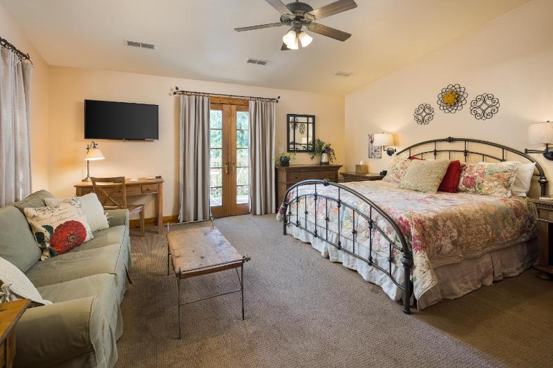 Sunflower Hill Inn - image 21