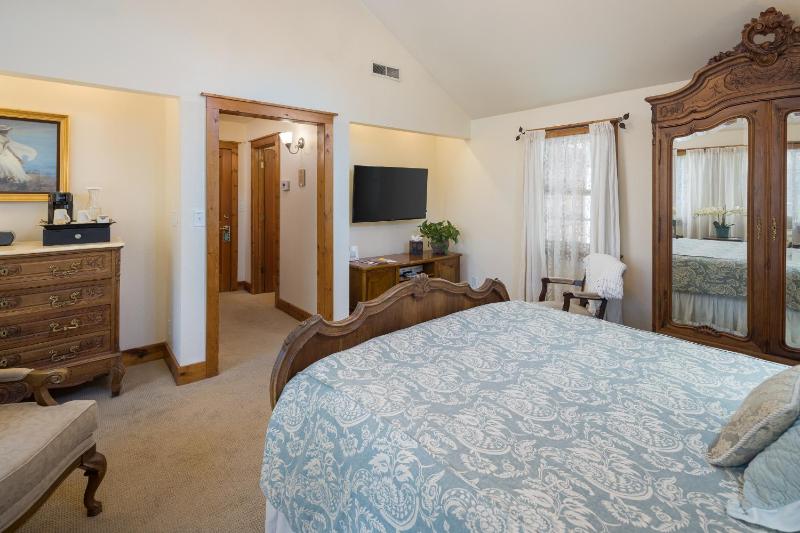 Sunflower Hill Inn - image 35