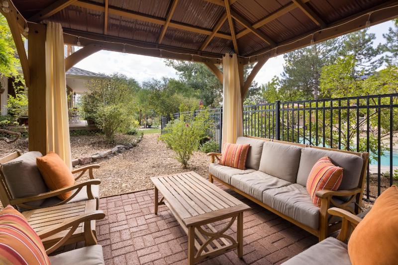 Sunflower Hill Inn - image 11