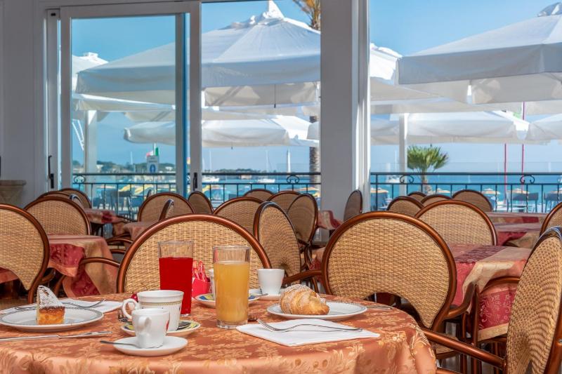 Hotel Riviera - image 9