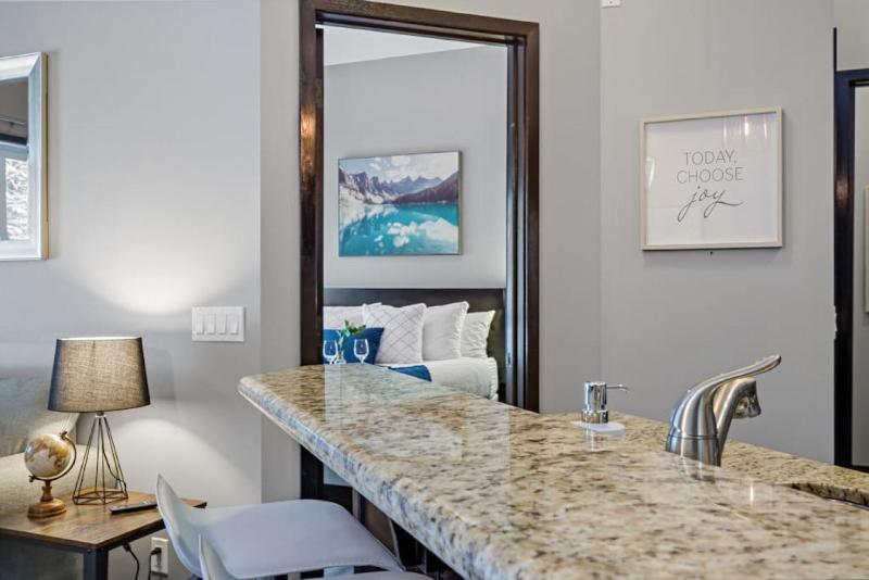 Nature's Nook by Instant Suites Pool & HotTub - image 38