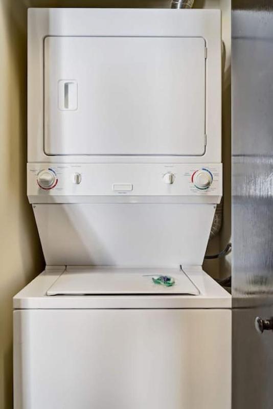 Nature's Nook by Instant Suites Pool & HotTub - image 9
