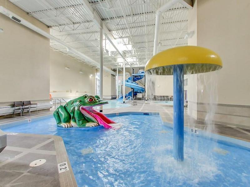 Nature's Nook by Instant Suites Pool & HotTub - image 19