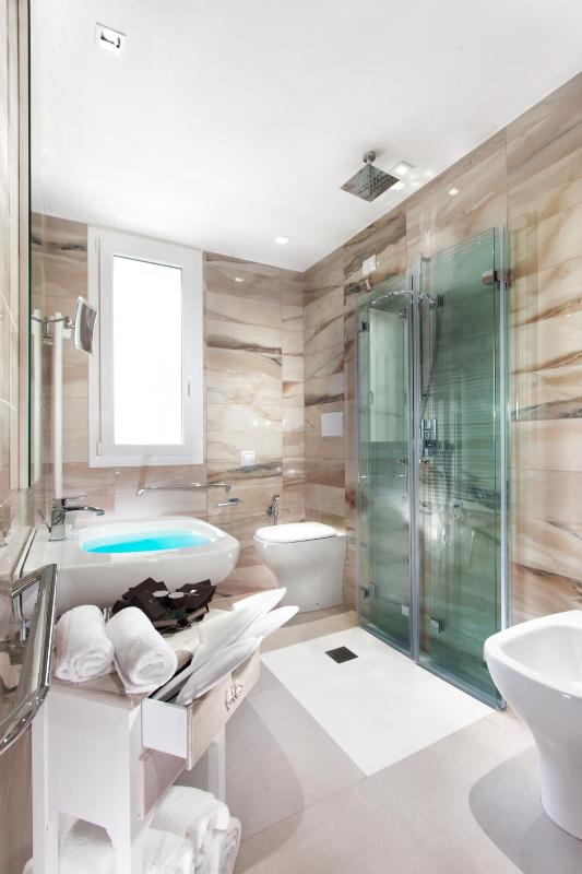 Double or Twin Room with Garden View image 4