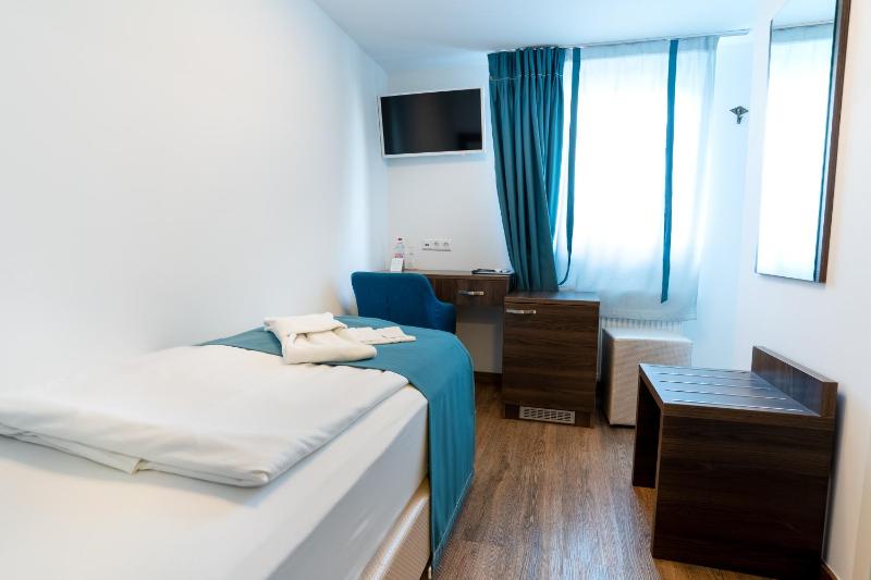 Standard Single Room image 3