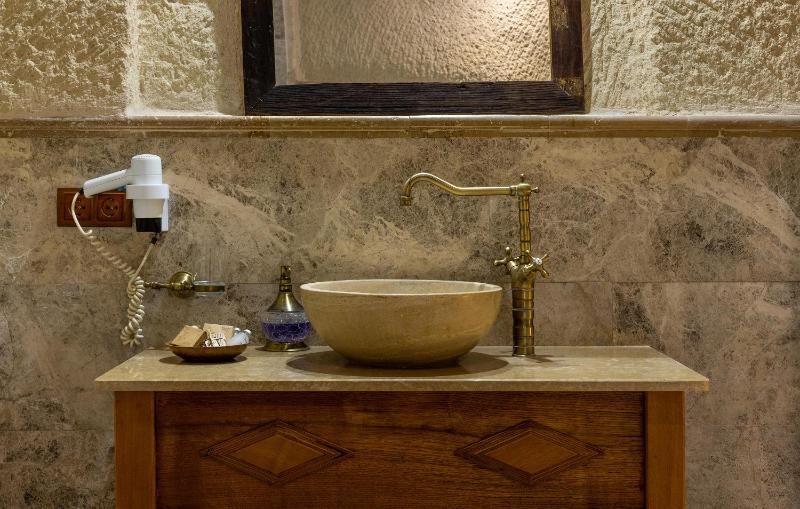 Deluxe Suite with Spa Bath image 2