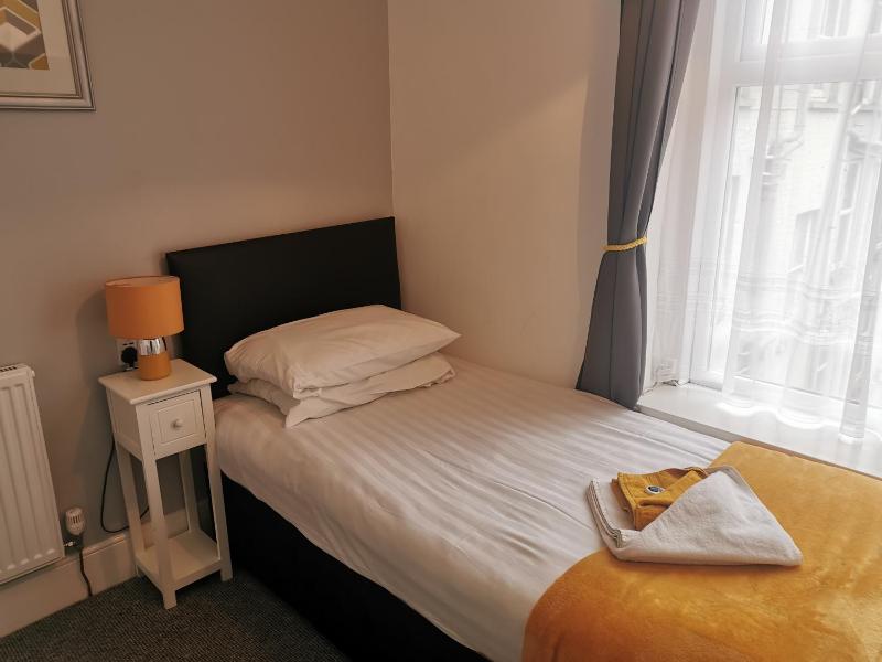 Single Room image 1