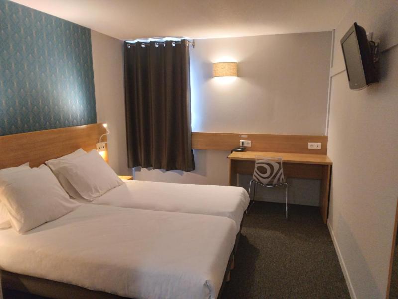Twin Room image 2