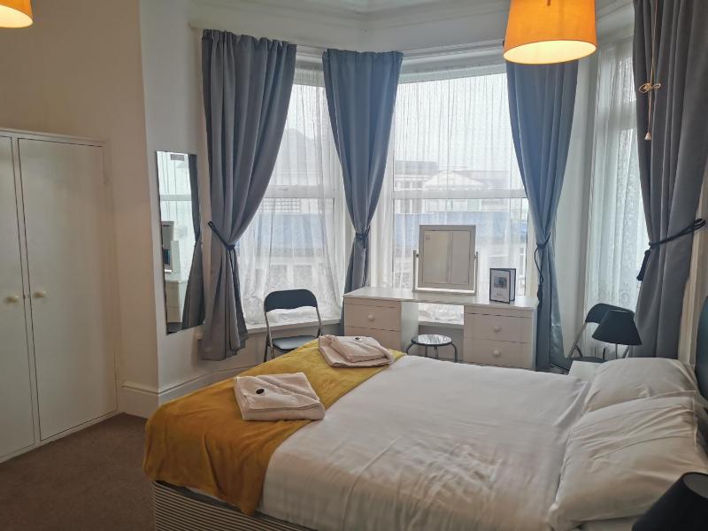 Double Room with Sea View image 1