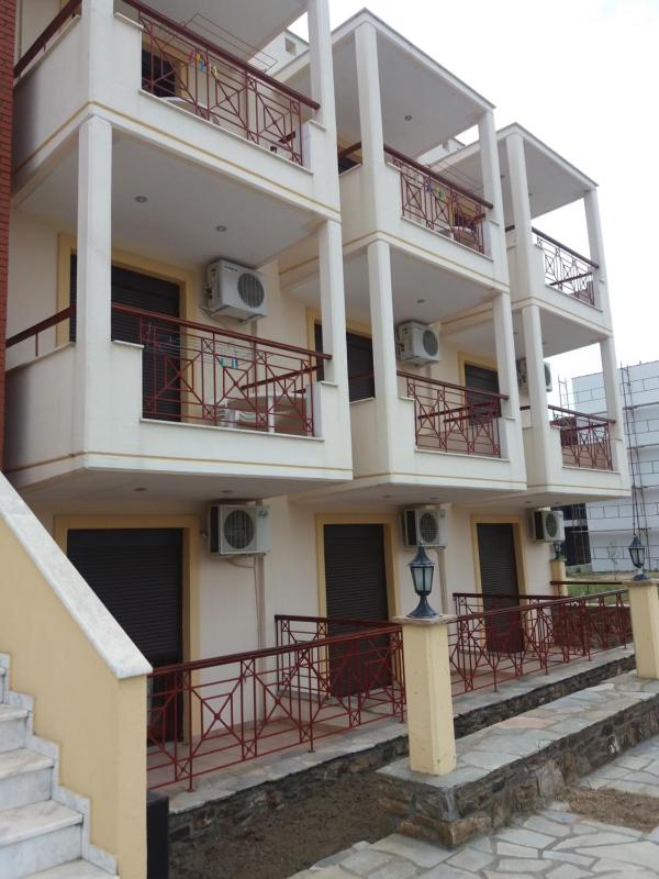Studio (2-3 Adults) - Ground Floor image 3