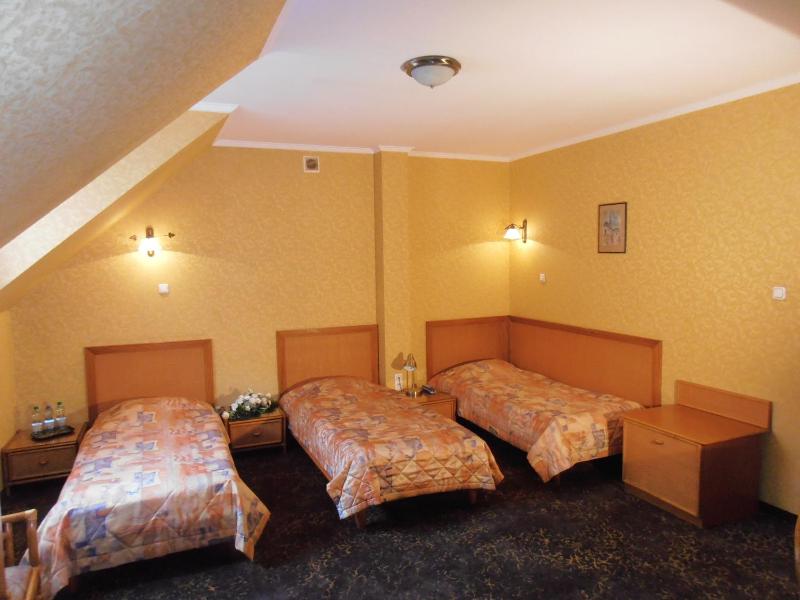 Standard Triple Room image 4