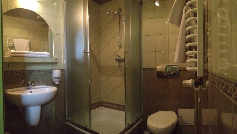 Standard Triple Room image 2