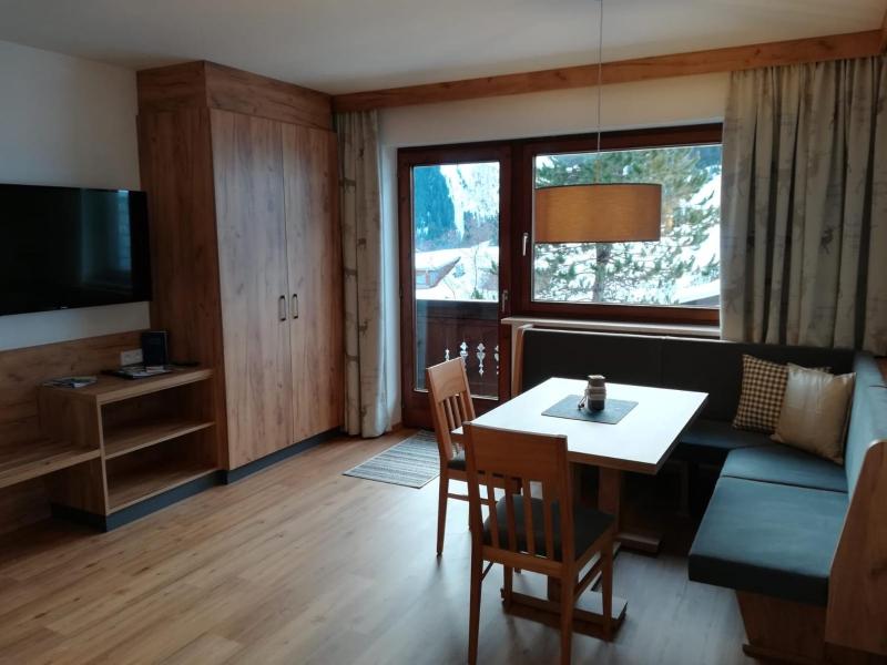 Superior One-Bedroom Apartment (4 Adults) image 2