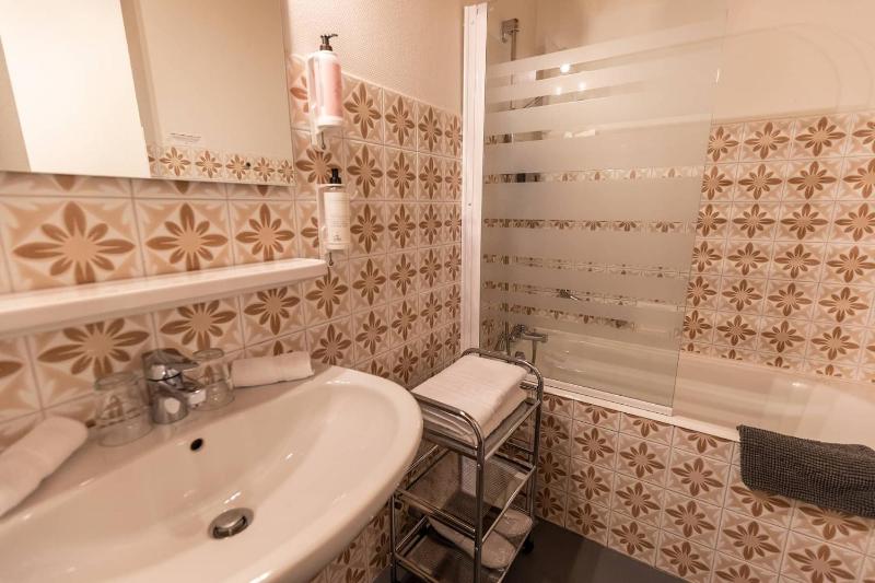 Double or Twin Room image 4