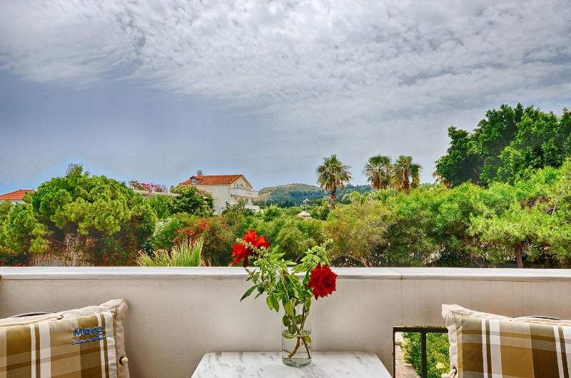 Studio with Garden View image 4