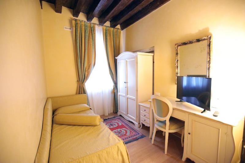 Triple Room with View image 4