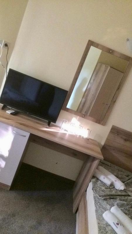 Family Room (3 Adults + 1 Child) - Free Parking image 1