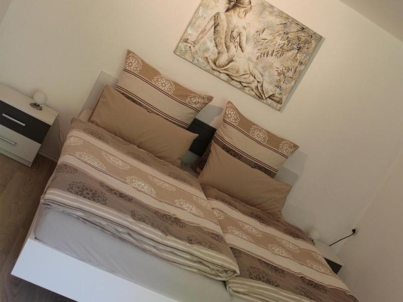One-Bedroom Apartment image 3