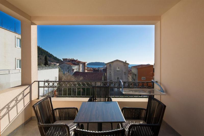 Apartment with Garden View image 2